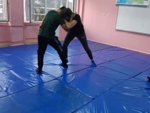 Ata sporu güreş öğrencilere öğretiliyor