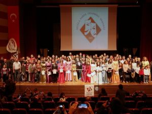 ‘Senede Bir Gün’ tiyatro severlerle buluştu