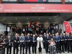 Bakan Selçuk 5 yıldızlı otel konforundaki huzurevini açtı