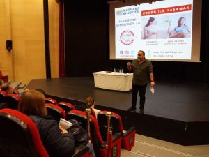 Marmarisli anne babalara ergenlik anlatıldı