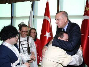 Cumhurbaşkanı Erdoğan engelli öğrenci, sporcu ve sanatçıları kabul etti