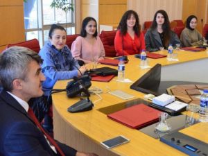 Rektör Uysal, Güzel Sanatlar Fakültesi’nin ödüllü öğrencilerini kabul etti