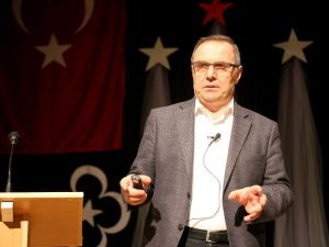 Prof. Dr. Adnan Ömerustaoğlu: “Daha kaliteli düşünmek için yeterli kelime bilgisine sahip olmalıyız”