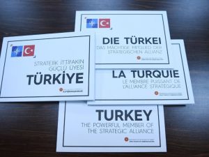 Cumhurbaşkanı Erdoğan’dan Dörtlü Zirve’de “Stratejik İttifakın Güçlü Üyesi Türkiye” kitabı takdimi
