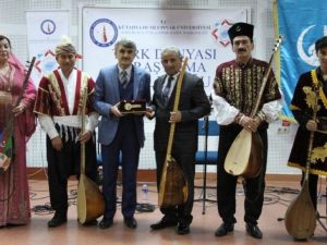 DPÜ’de aşıklar atışması