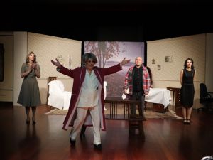 “Anneme Artık Dur Lazım” oyunu İKÜ’de