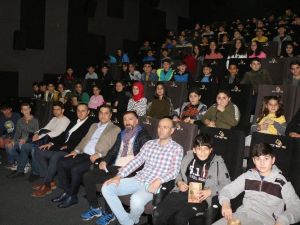 İlk defa sinemaya giden öğrenciler ’Naim Süleymanoğlu’nu izledi