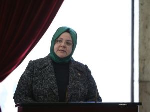 Bakan Selçuk kadına seçme ve seçilme hakkı verilişinin yıl dönümünde Anıtkabir’de