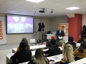 Öğrenciler aydınlatma sektöründeki liderlerle buluştu