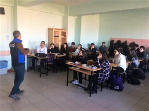 Kütahya AFAD’tan Sosyal Bilimler Lisesi öğrencilerine ‘Afete Hazır Okul’ eğitimi