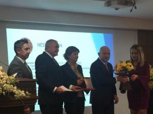 Eğitimin duayen ismi Nesibe Aydın’a büyük ödül