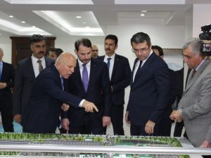 Bakan Albayrak, Ulu Cami’de cuma namazını kıldı