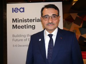 Bakan Dönmez: “4 yıl gibi kısa bir süre içerisinde Hazar’dan çıkan doğal gaz artık Avrupa kapısında”