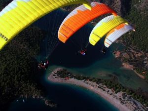 Ölüdeniz uçuş rekoruna koşuyor