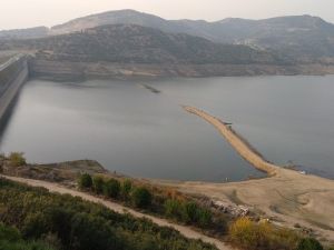 Beydağ Barajı’nın su seviyesi üreticiyi düşündürüyor