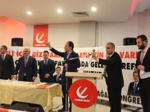 Erbakan: "Partimiz Türkiye siyasetinin bundan böyle alternatifsiz olmadığını ortaya koymuştur"