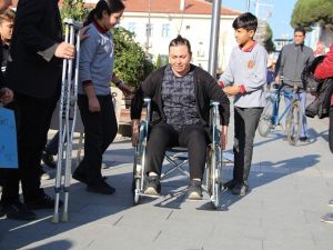 Engellilerin yaşadıkları zorlukları empati yaparak öğrendiler