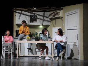 Bayraklı’da tiyatro günleri