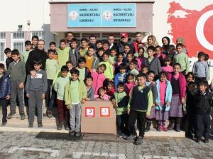 Salihli Kızılay, çocukları sevindirdi