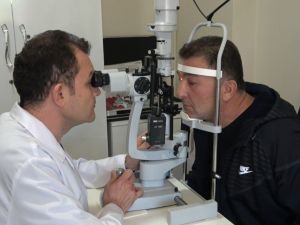 Avustralya’dan geldi, gözlüklerinden ’akıllı lens’ ile kurtuldu