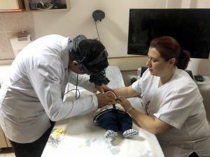 Erken doğan Ediz bebek kör olmaktan lazer tedavisiyle kurtuldu