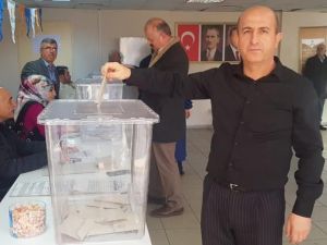 AK Parti Efeler delegeleri belirlemek için sandığa gitti
