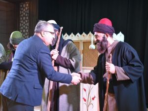 Tiyatro oyunuyla Yunus Emre’nin hayatından kesitler sunuldu