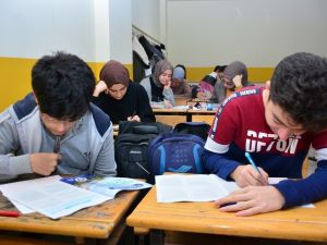 Torbalı’da bin 500 öğrenci deneme sınavına katıldı