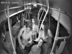 Halk otobüsü şoförü araçta fenalaşan yolcuyu hastaneye yetiştirdi