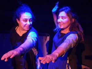 ’Havada yüzmek’ tiyatroseverlere buluştu