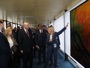 Cumhurbaşkanı Erdoğan,"Hayat Devam Ediyor, Sanat Devam Ediyor" sergisini gezdi