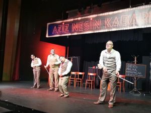 ‘Aziz Nesin Kabare’ ayakta alkışlandı