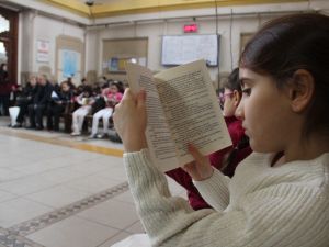 Okumanın yeri ve zamanı olmadığını gösterdiler