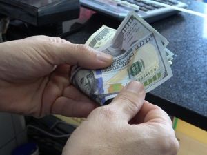 Denizli’de vatandaşların döviz bozdurma telaşı