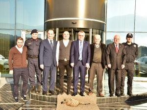 Vali Deniz’den okul yaptıracak hayırsever Güral’a teşekkür