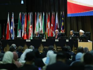 Cumhurbaşkanı Erdoğan: “Ticaret savaşlarının konuşulduğu bir dönemde, milli paralarla ticaret meselesi aciliyet kazanmıştır”