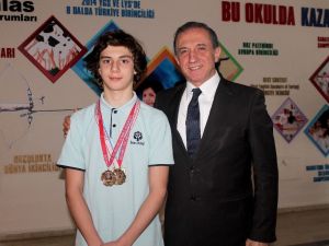 Genç yüzücüden dört Türkiye şampiyonluğu