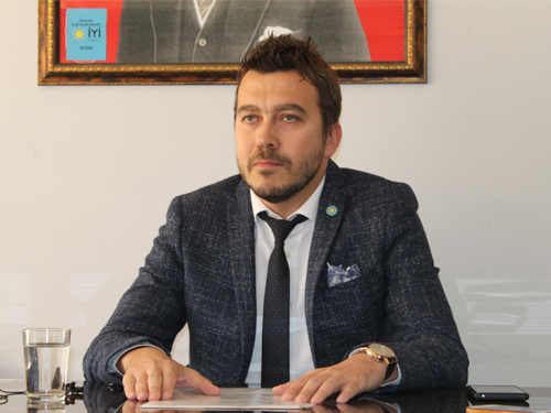 İYİ Parti başkan adayı Adıyaman’a ilk destek eşi ve kızından geldi