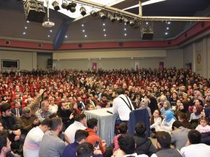 Hayati İnanç’a olan ilgi salona sığmadı