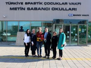 Kermesten elde ettikleri geliri engelliler için kullandılar