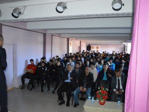 Başkent Öğretmen Atölyelerinden, “Yenilikçi Uygulamalar ve Yapay Zeka” semineri