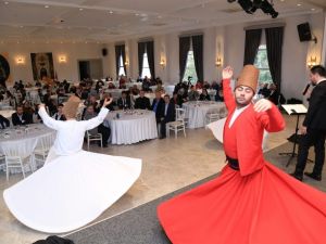 Darülaceze’de "Mevlana" şiirleriyle anıldı
