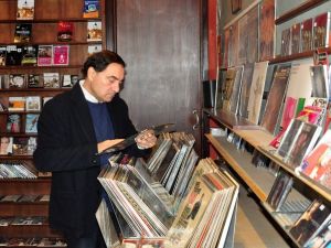 Beyoğlu’nun tarihe tanıklık eden plakçısı kapanıyor