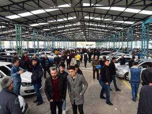Manisa Açık Oto Pazarına büyük ilgi