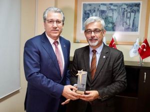 Egeli akademisyene Doktorclub’tan ödül