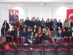 DPÜ’de ’Grafikerleri basın sektöründe neler bekliyor’ konulu söyleşisi