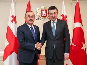 Bakan Çavuşoğlu, Gürcistan Başbakanı Gakharia ile görüştü