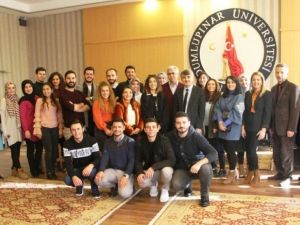 Rektör Uysal, ‘Düğünümüz var Kütahya’ tiyatro ekibini kabul etti