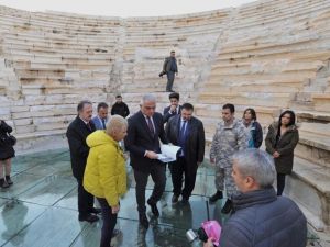 Bakan Ersoy, Patara’da incelemelerde bulundu