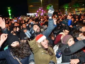 İzmirliler yeni yılı müzikle karşılayacak